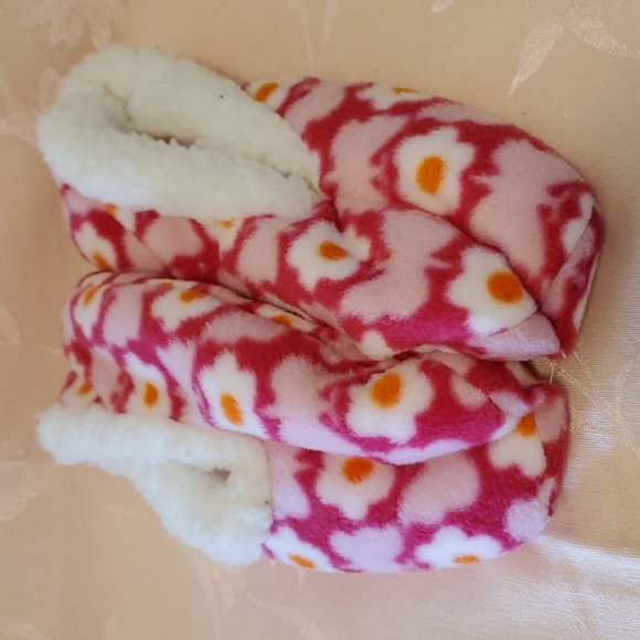 Fluffy Slipper Socks - Picture 4 of 9